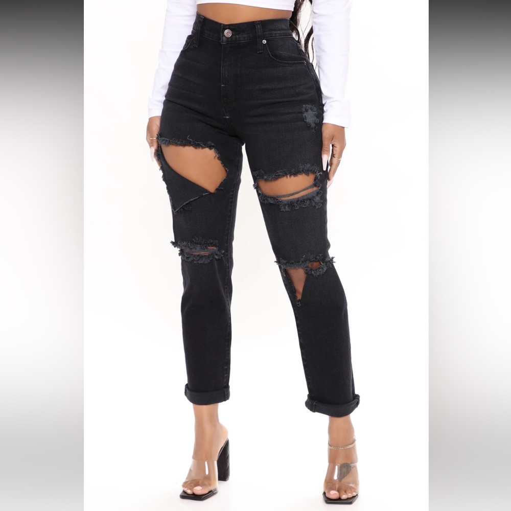 Hometown Hottie Destroyed Mom Jeans size 7- Black
